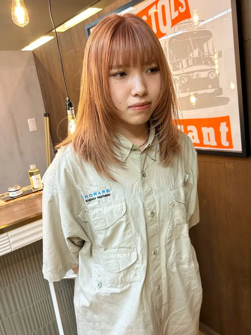 セミロング カラー パーマ ヘアアレンジ デザインカラー/ボブ ブリーチカラー/ユリのヘアスタイル