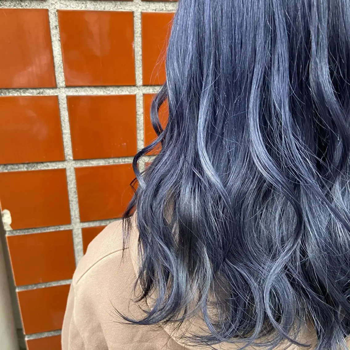 ロング カラー 黒髪 ブルーカラー ブルーブラック 吉村 夏椰のヘアスタイル