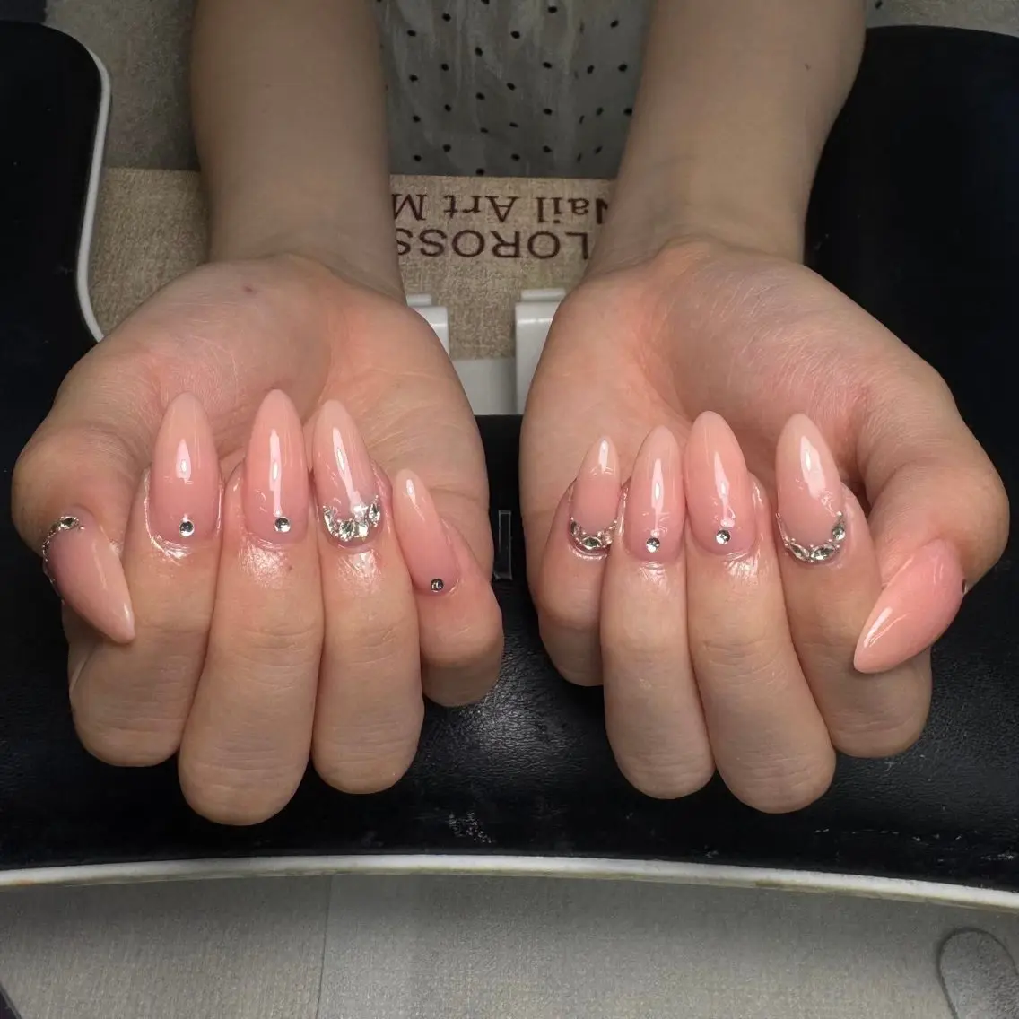 ネイル アートネイル ジェルネイル 韓国ネイル ニュアンスネイル ハンドネイル Luna Nail.Novaのネイルデザイン