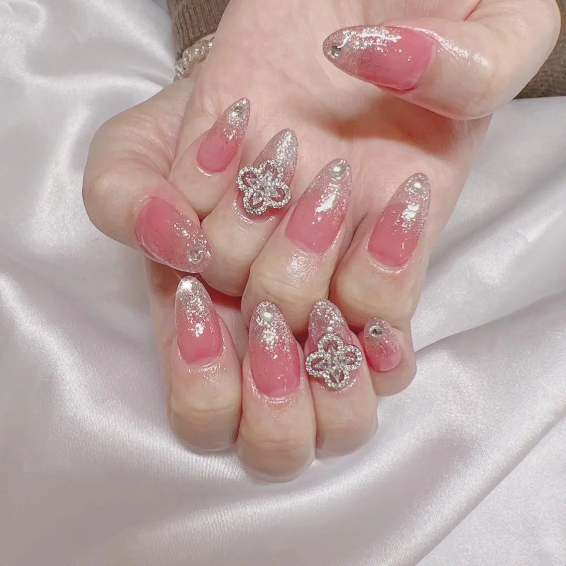 ネイル オーロラネイル フットネイル フレンチネイル ジェルネイル 韓国ネイル ハンドネイル ハンドケア 【ENサロン】 Rei🎀Nailのネイルデザイン