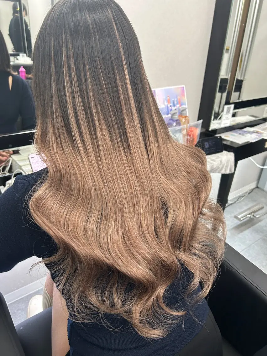 ロング カラー シールエクステ バレイヤージュ ハイライトカラー エクステ ハイライト カット ヘアカラー トリートメント エクステ ヘアセット レイヤー/エクステ alpha下妻のヘアスタイル