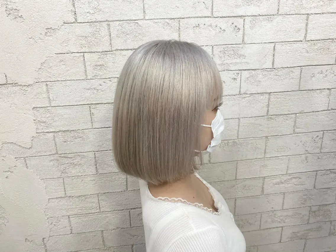 ショート カラー ブロンド シルバー グレージュ達人/赤み 消し/ブリーチ/岩崎のヘアスタイル