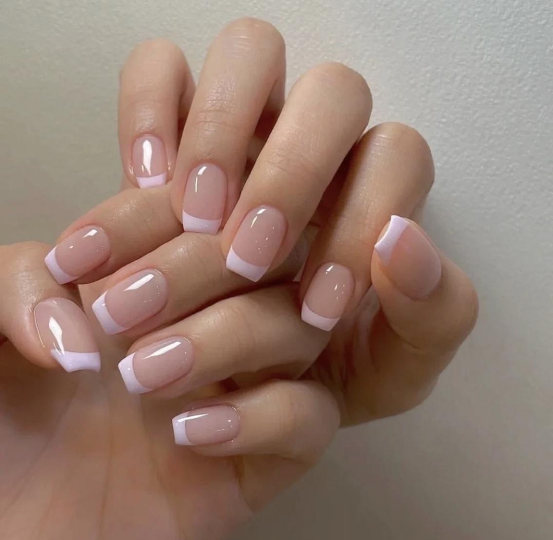 ネイル フレンチネイル Queens テイのネイルデザイン