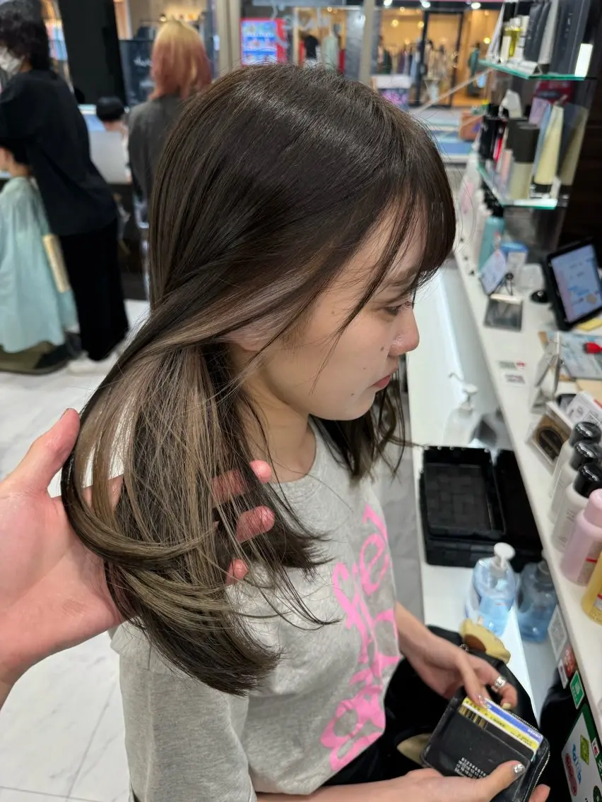 セミロング カラー ヘアアレンジ 切りっぱなしボブ ミストバング ブリーチ ブラウンカラー デザインカラー ヘアカラー トリートメント 目黒 碧人のヘアスタイル