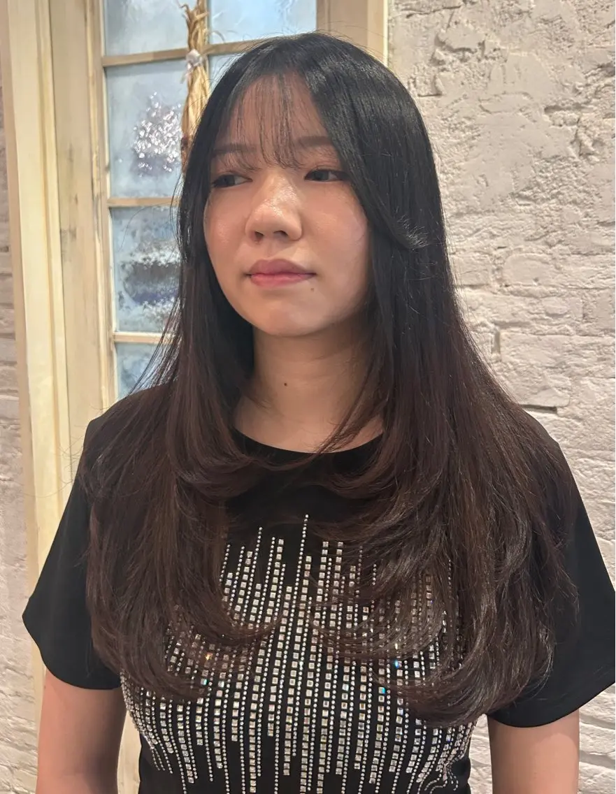 セミロング レイヤーカット 藤村 桃歌のヘアスタイル