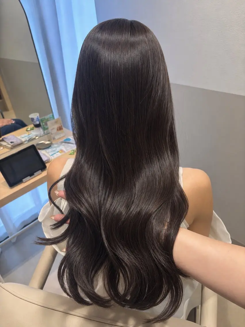 ロング カット ヘアカラー ami .のヘアスタイル