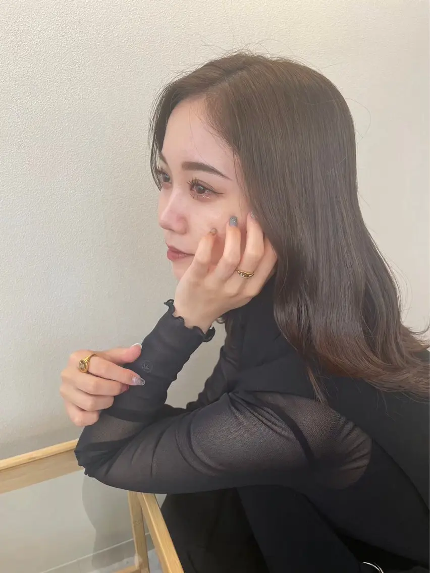 ロング カラー カット ヘアカラー 髙野 未衣菜のヘアスタイル