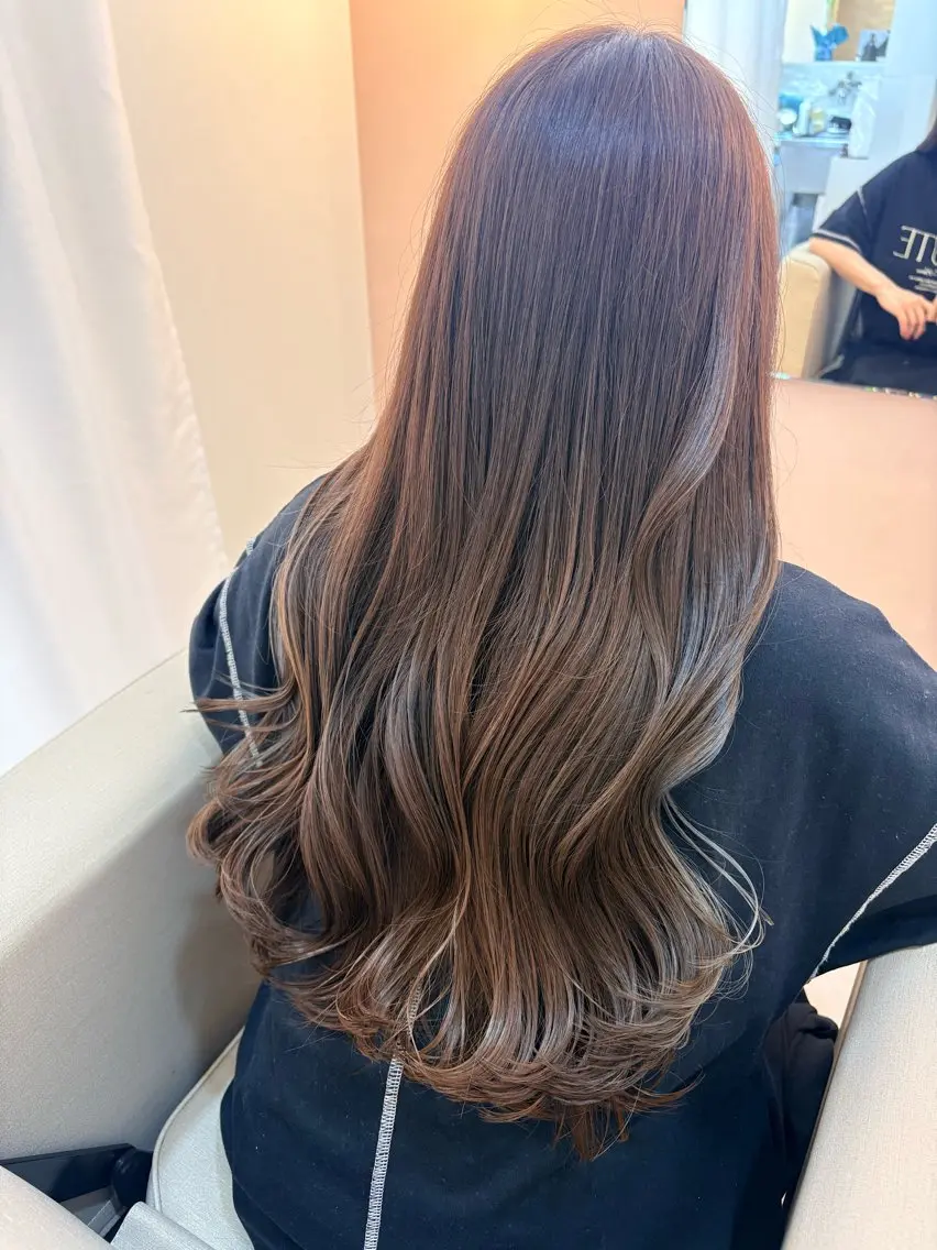 ロング カラー 舩坂 友賀のヘアスタイル