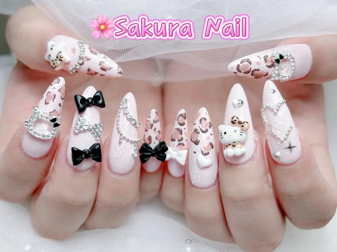 ネイル アートネイル オーロラネイル ボルドー チークネイル フレンチネイル ハンドネイル Sakura Nail Salonのネイルデザイン