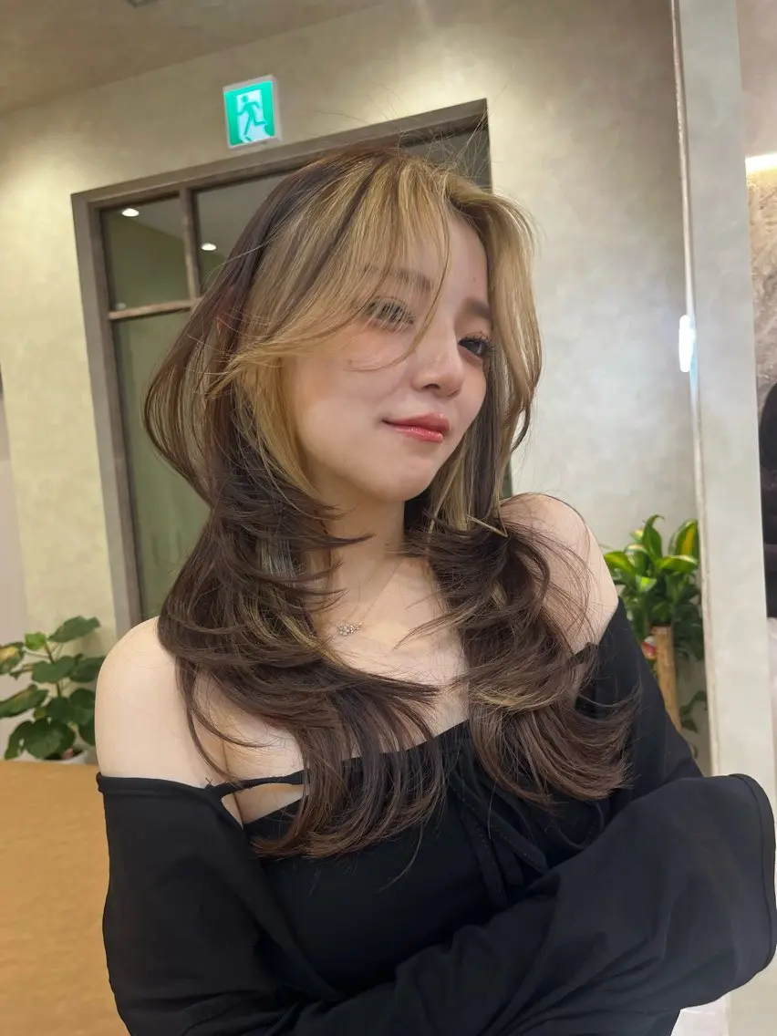 セミロング 韓国風ヘア レイヤーカット 小顔カット ヘアカラー 森 翔聖のヘアスタイル