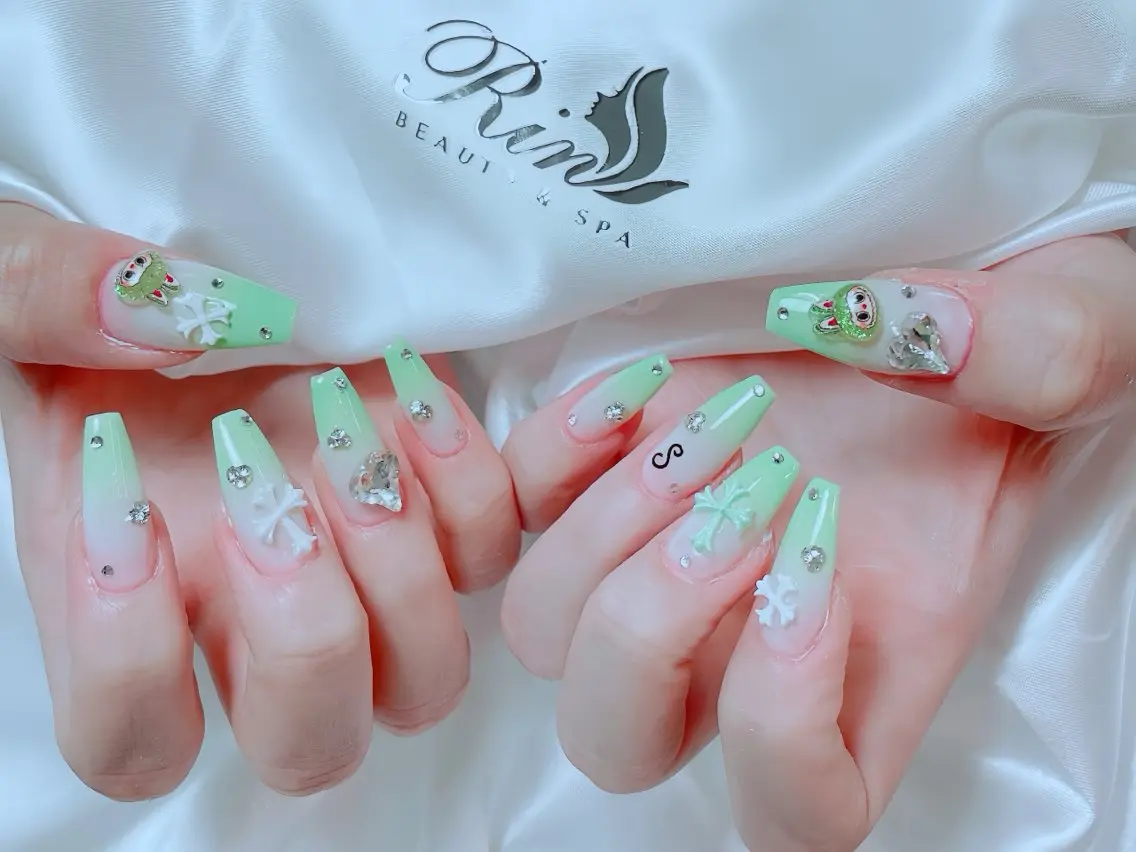 ネイル チークネイル フレンチネイル ガラスフレンチ グラデーション キラキラネイル ハンドネイル Rin Nail 新大久保店のネイルデザイン