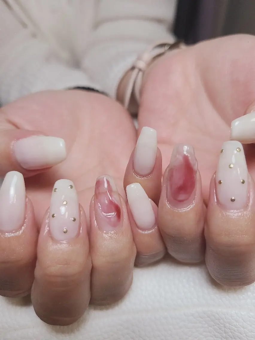 ネイル アートネイル ドット ニュアンスネイル ぷっくりネイル シンプルネイル Nailroom3  古屋のネイルデザイン