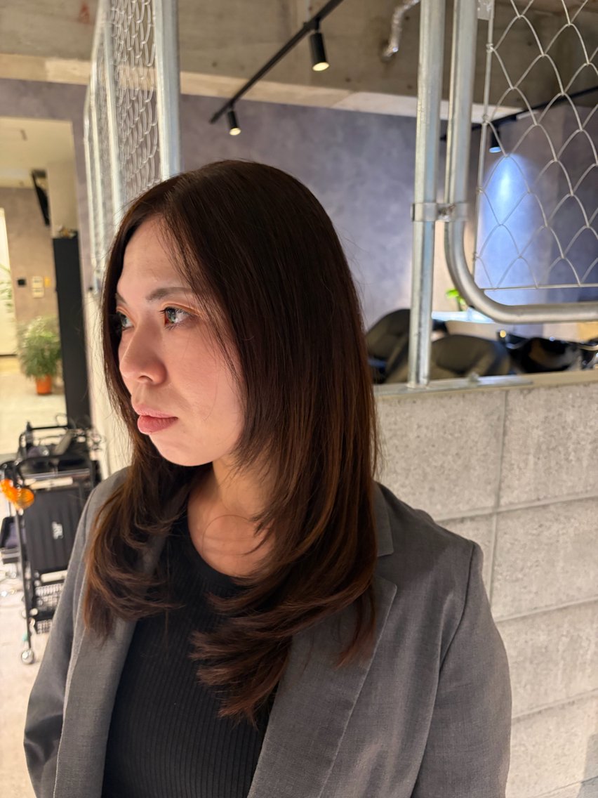 セミロング レイヤーカット 脱白髪染め白髪ぼかし TERA(寺崎)のヘアスタイル