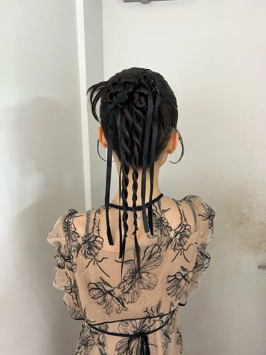 セミロング ヘアアレンジ 結婚式・ブライダル ヘアセット 卒業式お呼ばれ🕊️ ヘアセット✴︎ミキのヘアスタイル