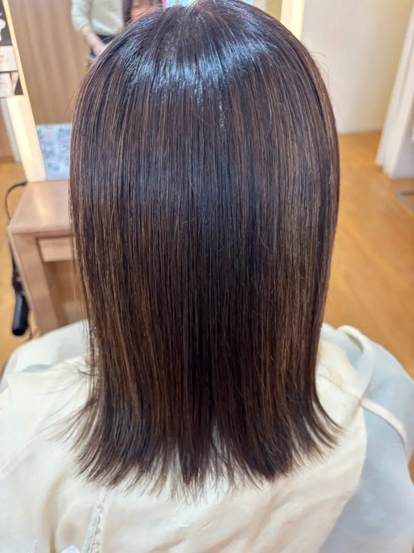 ミディアム カット 縮毛矯正 髪質改善カラー 清利あやなのヘアスタイル