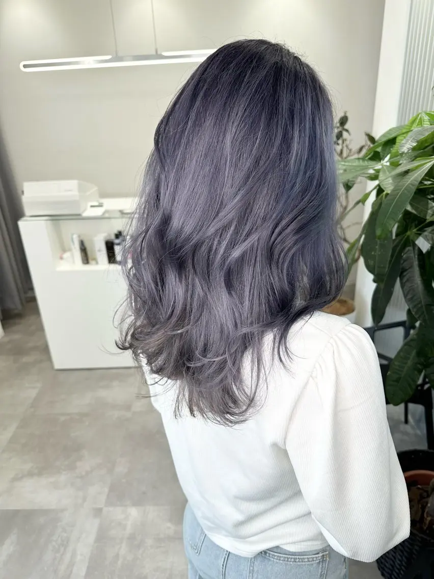セミロング カット ヘアカラー LOOP hairのヘアスタイル