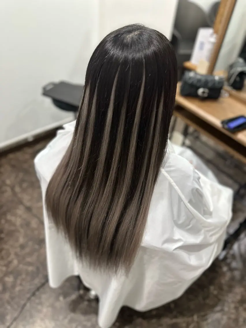 ロング プルエクステ エクステ レイヤーカット TOMOMI /フロレゾンのヘアスタイル