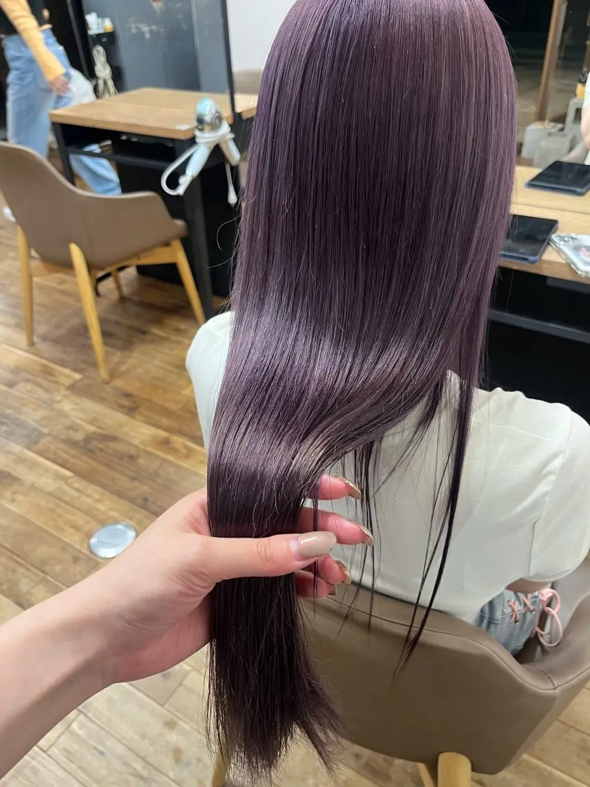 ロング パープルカラー ヘアカラー 三浦 ふたばのヘアスタイル
