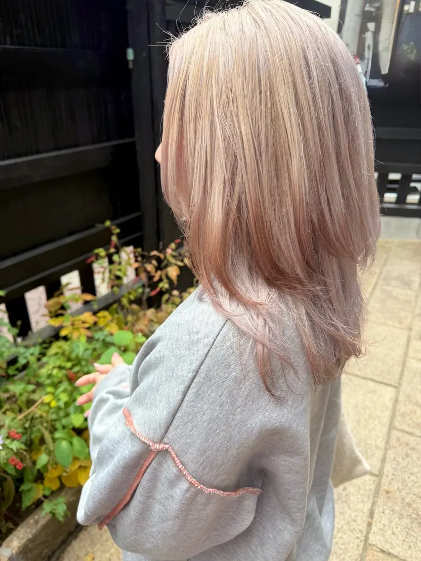 セミロング カラー ブリーチ ブラウンカラー 🪿maiko🌿 プライベートサロンのヘアスタイル