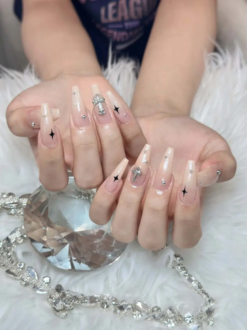 ネイル チークネイル ドット フレンチネイル グラデーション ハート ハンドネイル ハンドケア Eli Muse 新宿ネイルのネイルデザイン
