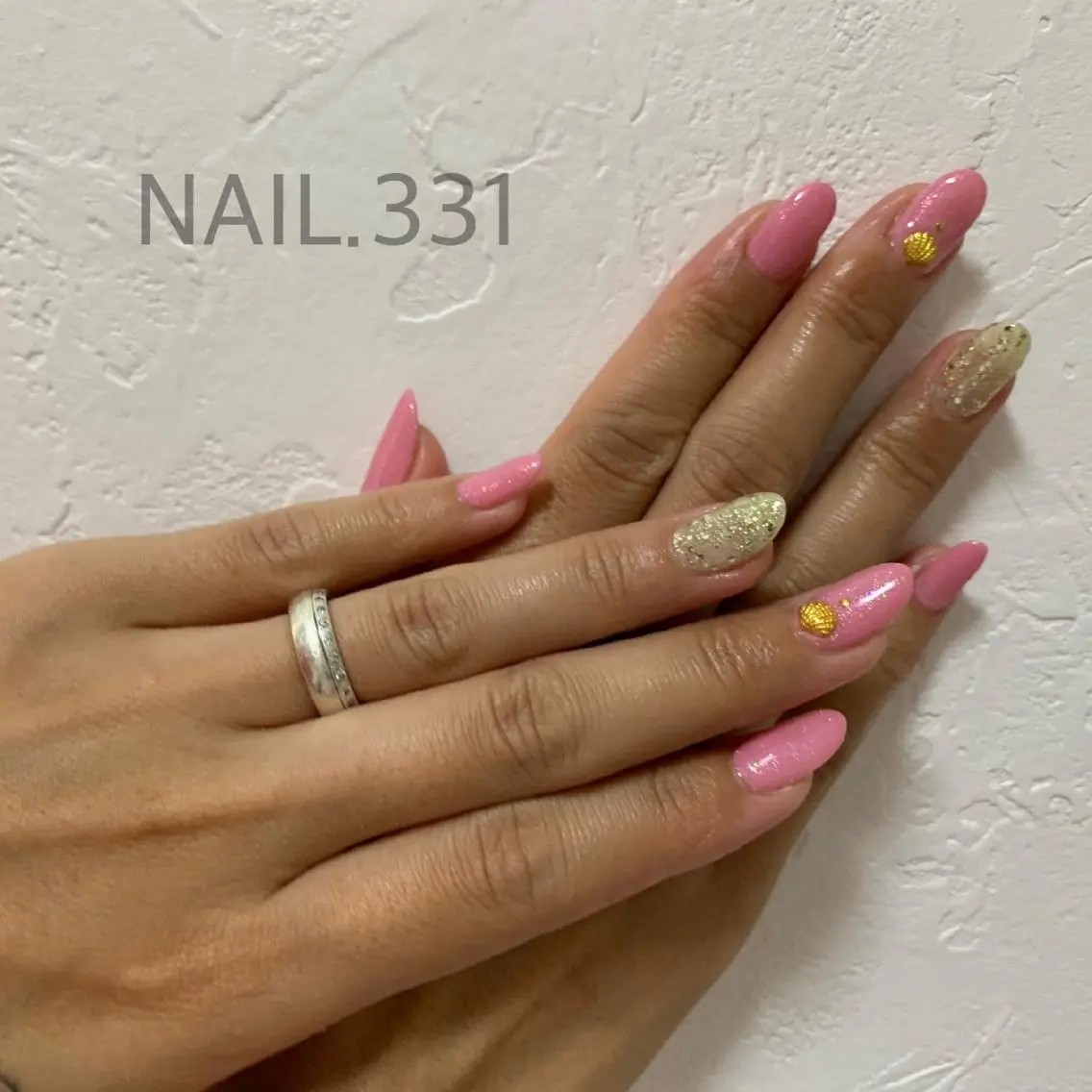ネイル オーロラネイル フラッシュネイル ゴールド ラメ(グリッター) マグネットネイル Nail 331のネイルデザイン