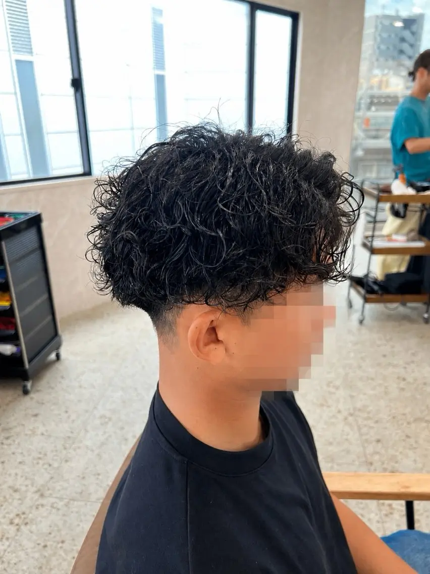 ショート パーマ メンズ センターパート メンズパーマ 似合わせカット カット パーマ 近藤 叶大のヘアスタイル
