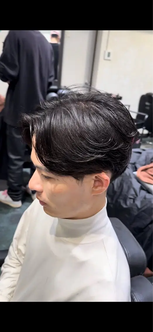 メンズ フェザーパーマ メンズパーマ カット パーマ 芝本 蓮のヘアスタイル