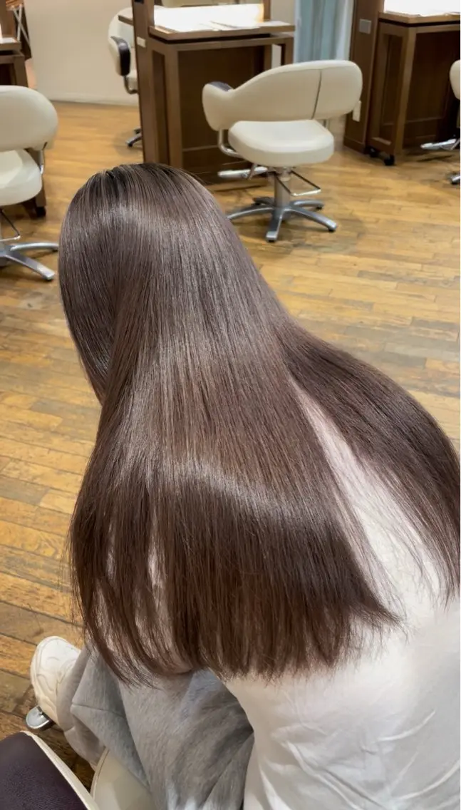 ロング カラー ブリーチ グレージュ ミルクティーグレージュ 野呂 一遥のヘアスタイル