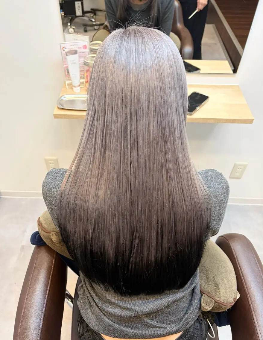 カラー 黒髪 シルバー 井上 悠人のヘアスタイル