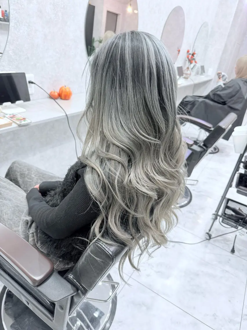 ロング カラー ブリーチ ケアブリーチ デザインカラー ダブルカラー ハイトーンカラー ヘアカラー 🌈派手髪ハイトーン 🌈鈴木亮太🌈のヘアスタイル