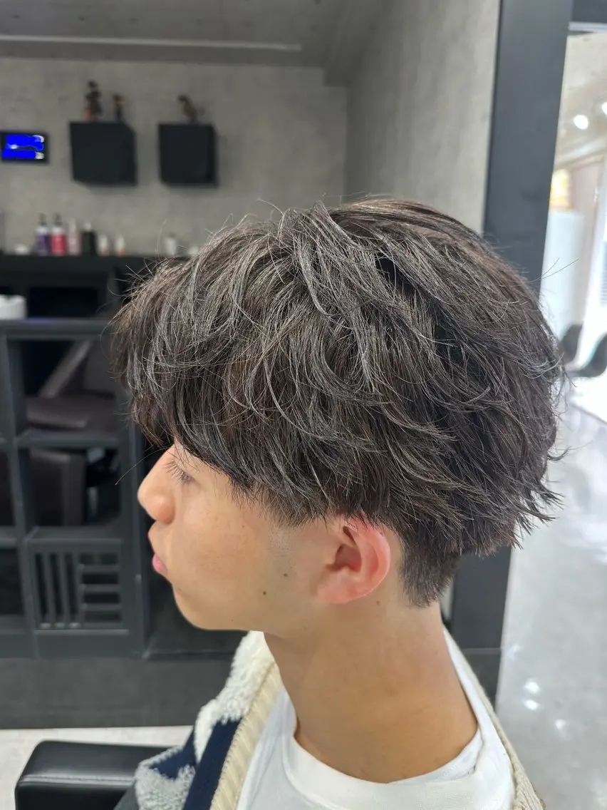 ショート パーマ メンズ フェザーパーマ メンズパーマ カット パーマ ユウ🪄 パーマ指名No1のヘアスタイル