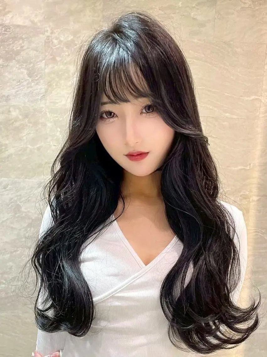 ロング ロングレイヤー くびれヘア 韓国風ヘア レイヤーカット ロング カット ヘアカラー トリートメント 小顔レイヤー/顔周り 艶髪カラー/金山のヘアスタイル
