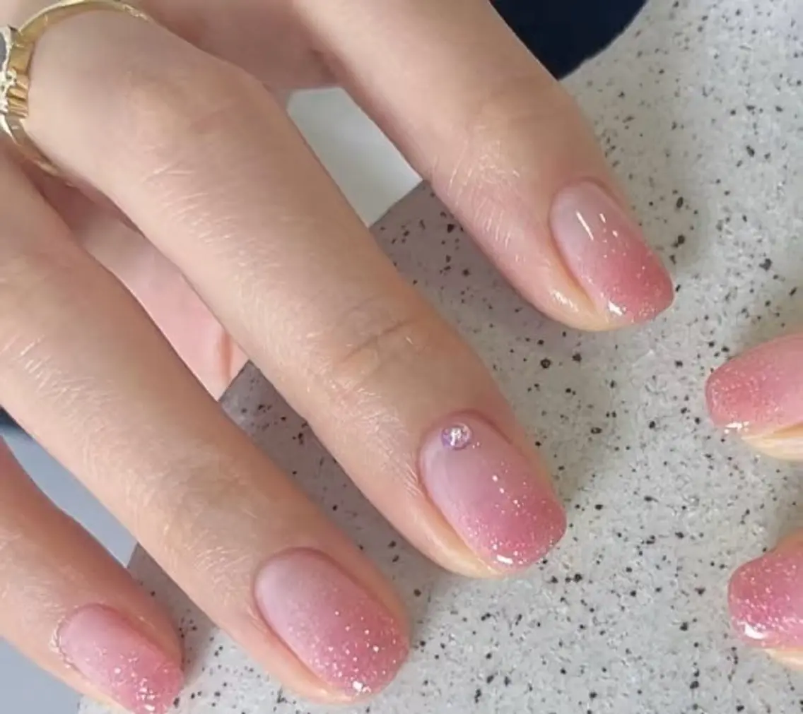 ネイル アートネイル オーロラネイル チークネイル フレンチネイル ガラスフレンチ ハンドネイル 🎀YooLi Nail salonのネイルデザイン