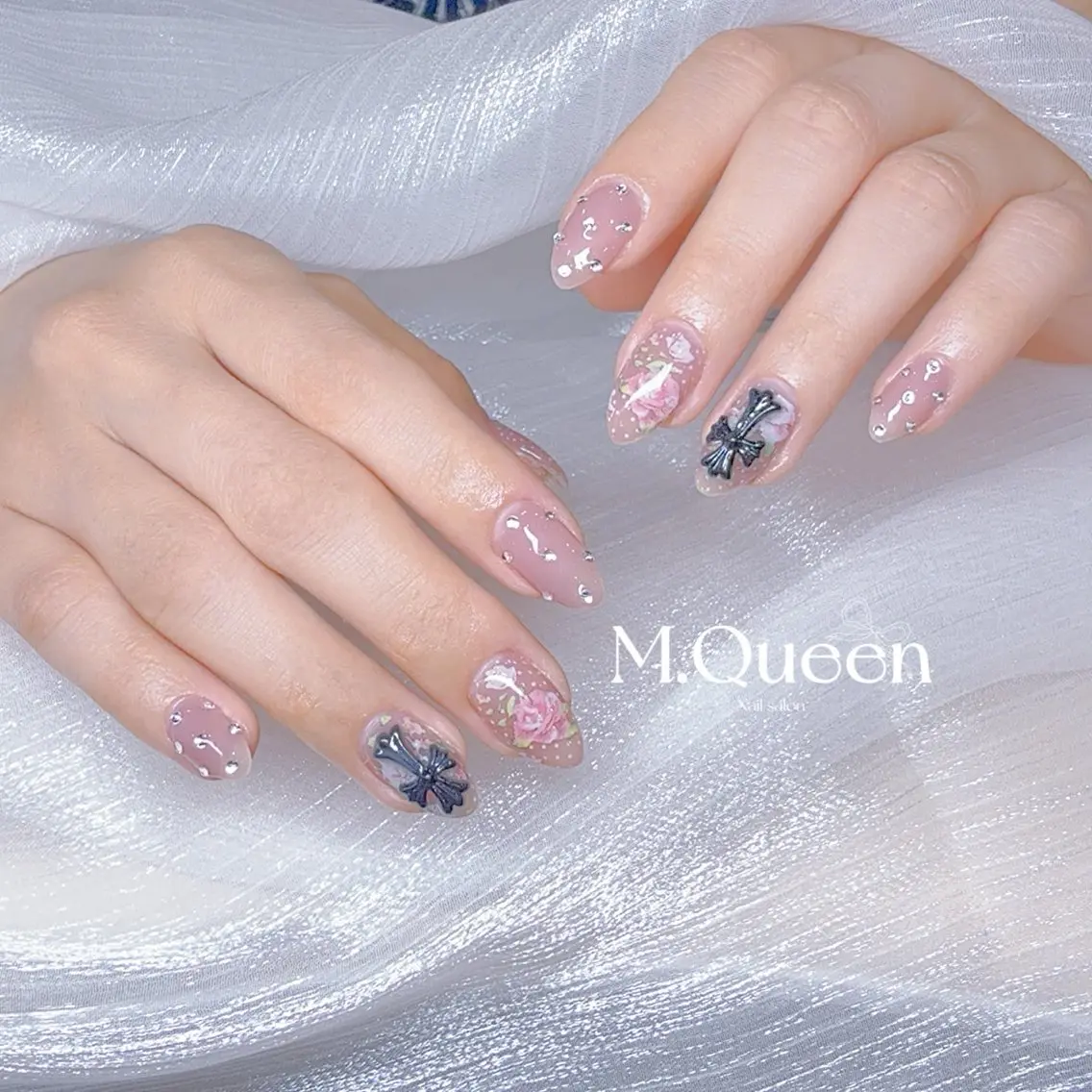 ネイル MQueen ネイルサロンマルのネイルデザイン
