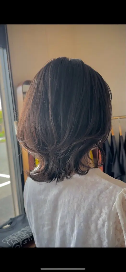 ミディアム 岩村 夏姫のヘアスタイル