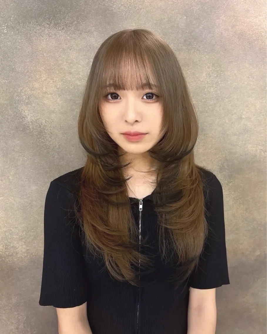 ロング カラー 黒髪 ブラウンカラー 藤井 心音のヘアスタイル