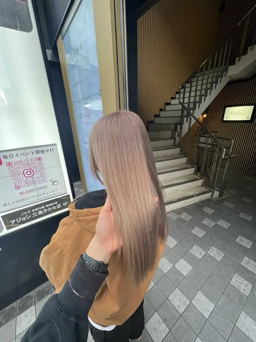 セミロング ヘアカラー ハイトーンカラー 坂本 翼のヘアスタイル