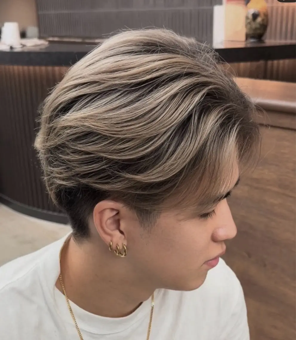 カラー メンズ メンズハイトーン ベージュカラー ブロンド ブロンドベージュ ハイトーンカラー カット ヘアカラー メンズバレイヤージュ /海外カラー/中川稜のヘアスタイル