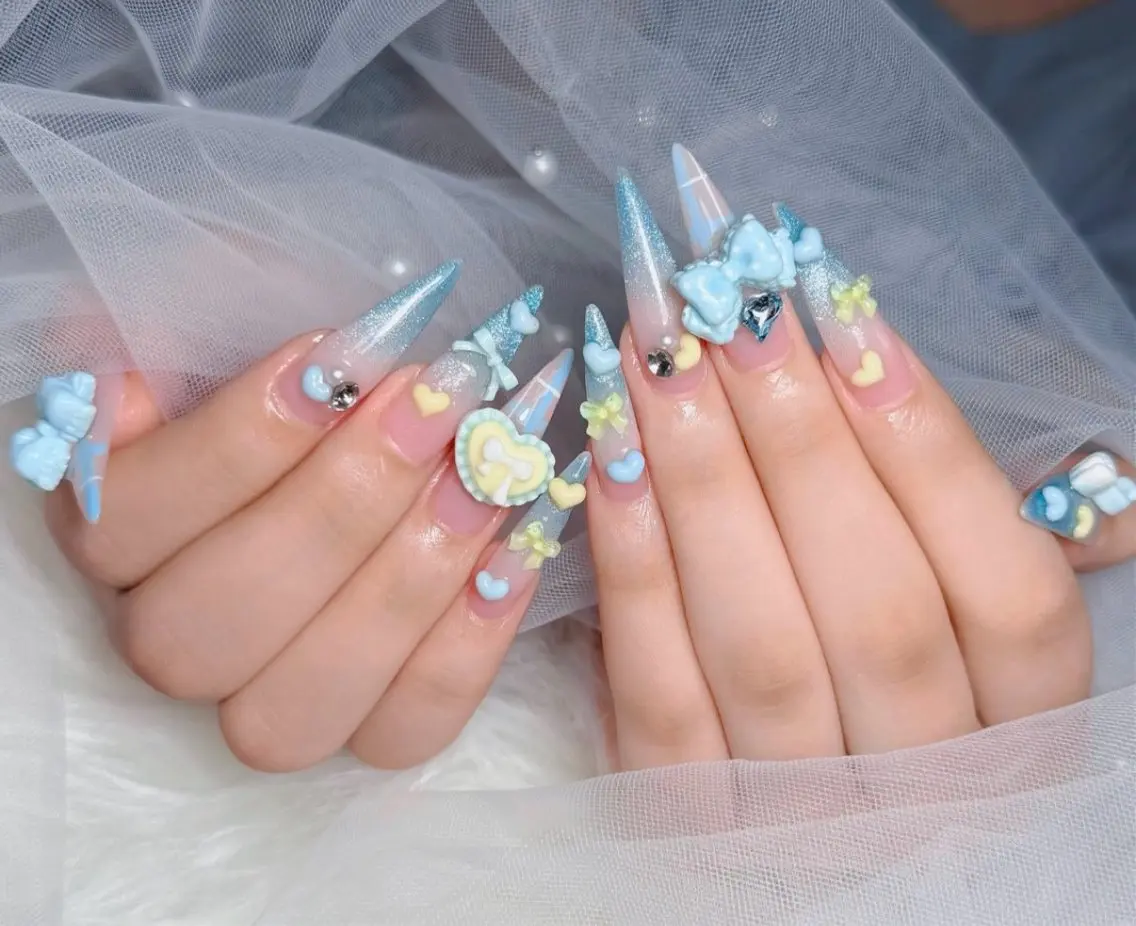 ネイル アートネイル ボルドー フレンチネイル ジェルネイル 氷ネイル・うるうるネイル ハンドネイル Julie NailSalonのネイルデザイン