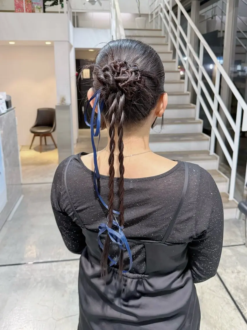 セミロング ヘアアレンジ 野林 夏帆のヘアスタイル