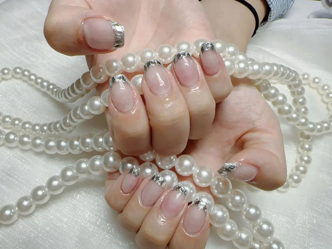 ネイル オーロラネイル 長さ出し フレンチネイル ガーリー キラキラネイル ハンドネイル Lucky nail salonのネイルデザイン