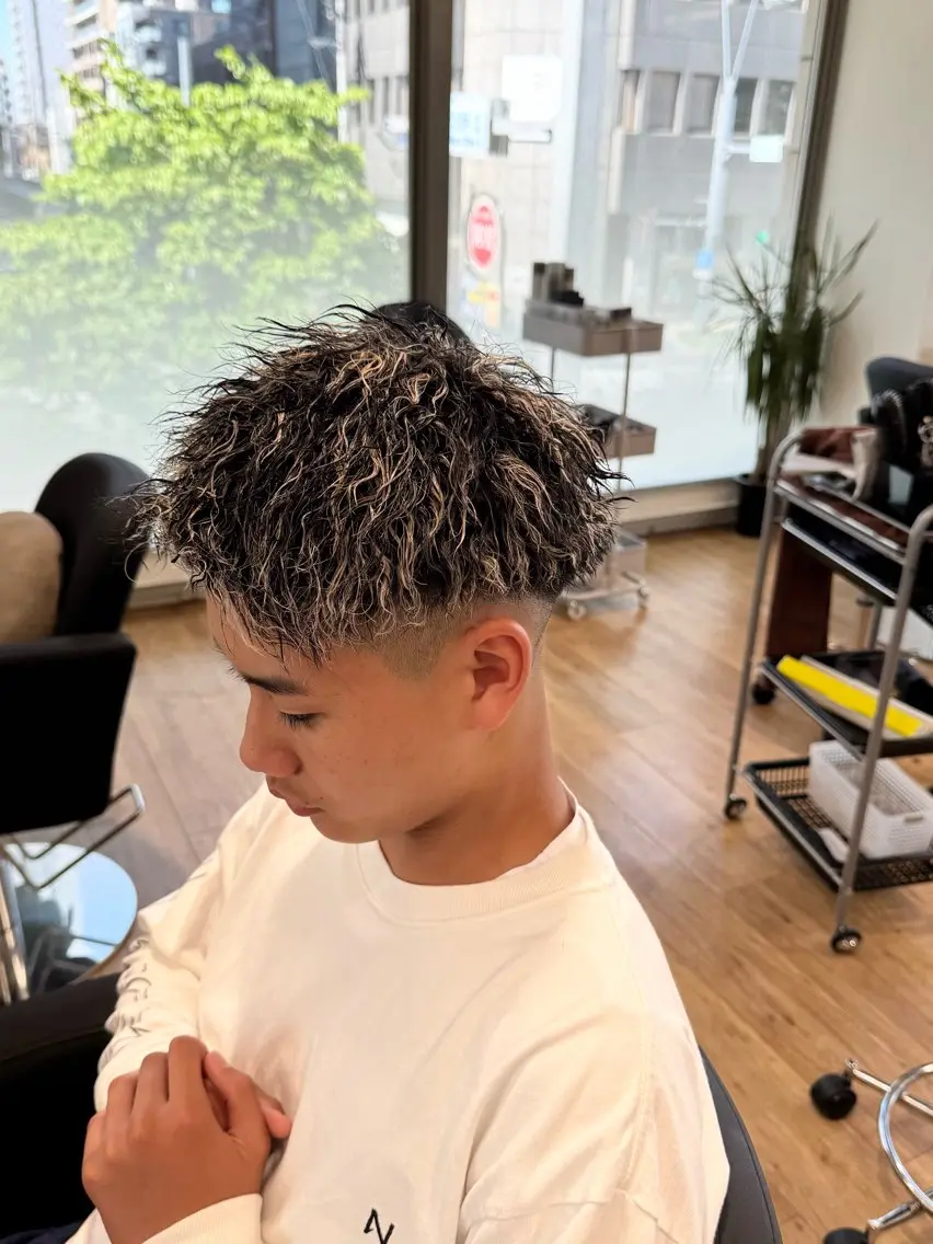 ショート 外国人風カラー ハイライト カット ヘアカラー パーマ メンズ特化 TAKUYAのヘアスタイル
