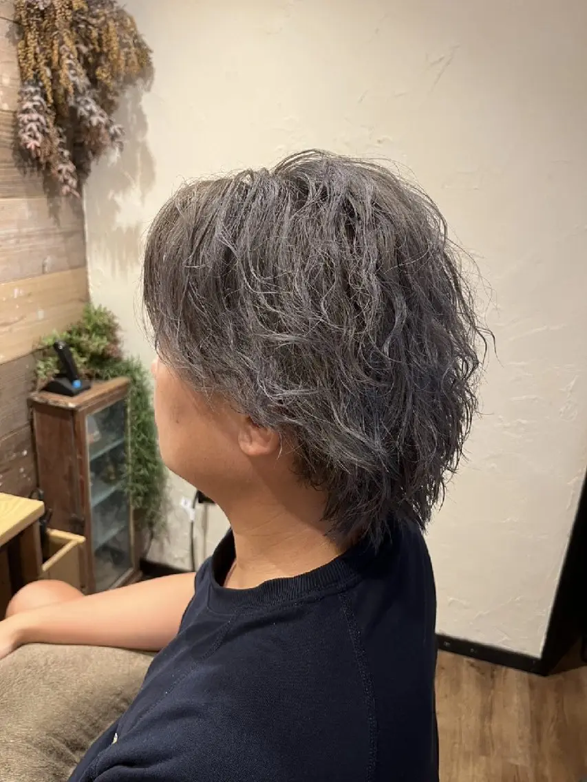 カラー ミディアム パーマ ブリーチ ケアブリーチ シルバー カット ヘアカラー 🔸艶髪/髪質改善 ︎ ✂つちや🔸のヘアスタイル