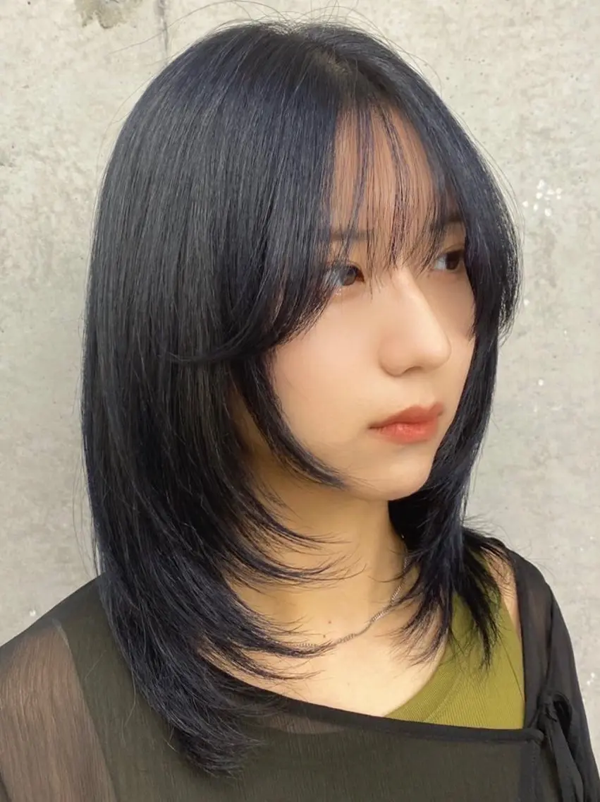 ミディアム カラー レイヤーカット ワンホンレイヤー 齋藤 椋哉のヘアスタイル