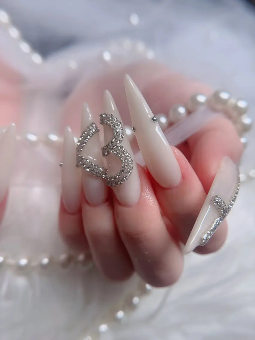 ネイル オーロラネイル フレンチネイル ジェルネイル ハロウィン キラキラネイル H.baby Nail Salonのネイルデザイン