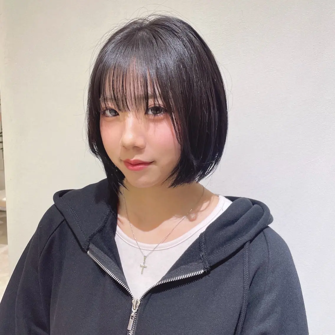 ミディアム 切りっぱなしボブ ボブ 学生 韓国風ヘア 新宿/レイヤー/ 透明感カラーしょうごのヘアスタイル