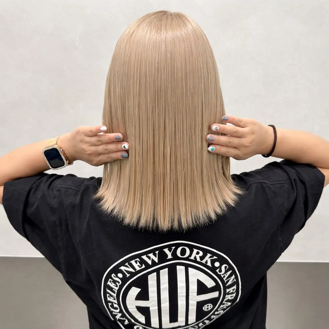 ミディアム カラー ベージュカラー ブリーチ ケアブリーチ ハイトーンカラー ミルクティーベージュ ヘアカラー トリートメント ヘアセット ✨ブリーチ支持No1 複雑履歴修正/舘岡のヘアスタイル