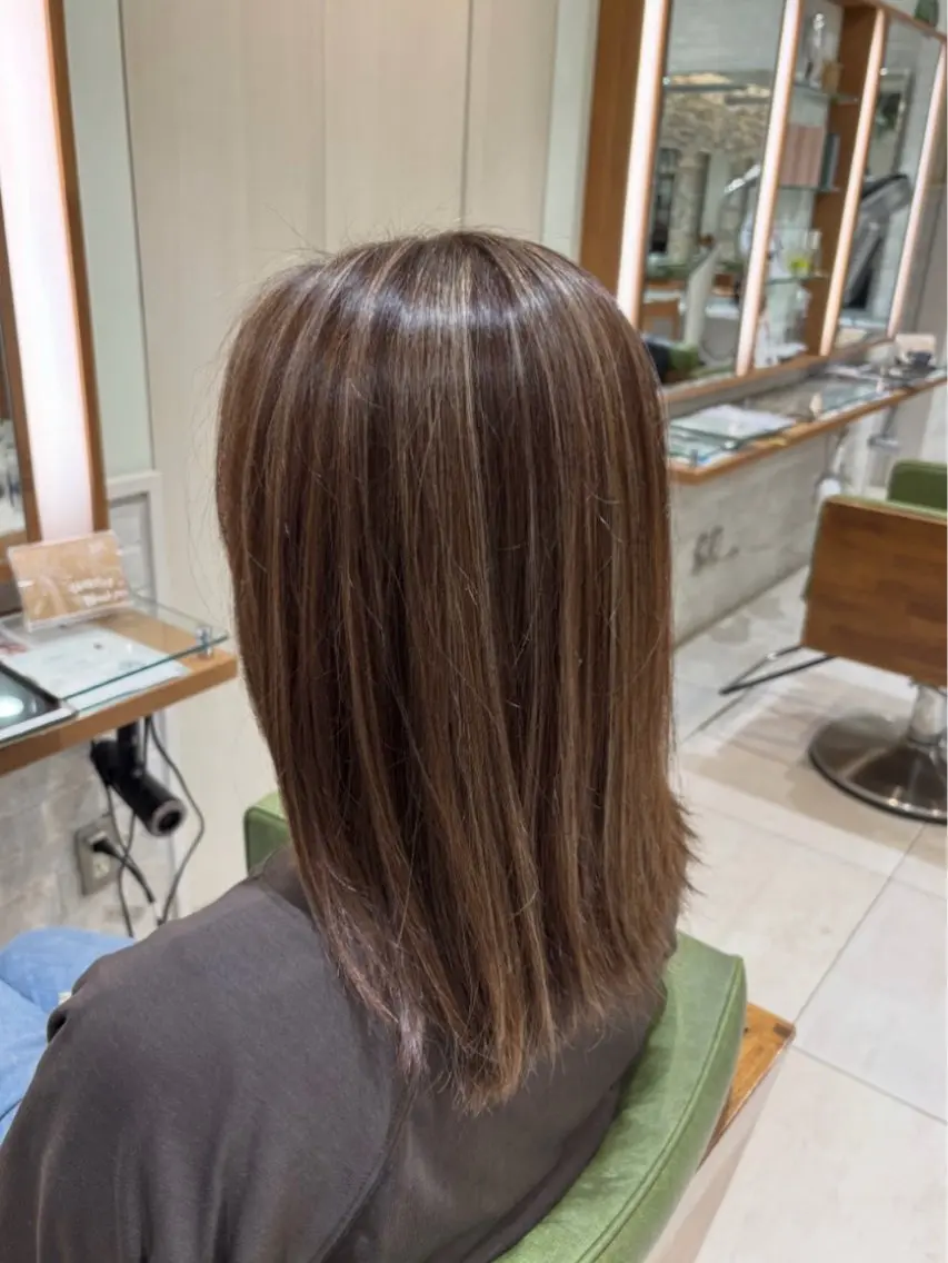 ミディアム カラー ハイライトカラー ハイライト カット ヘアカラー 石渡このみ 🍊レイヤーカットのヘアスタイル