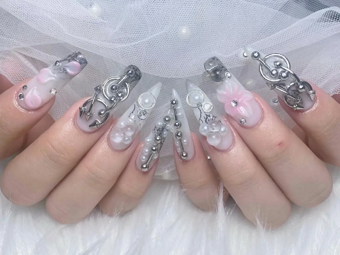 ロング カラー グラデーションカラー 韓国風ヘア ハンドネイル Bling Salonのネイルデザイン