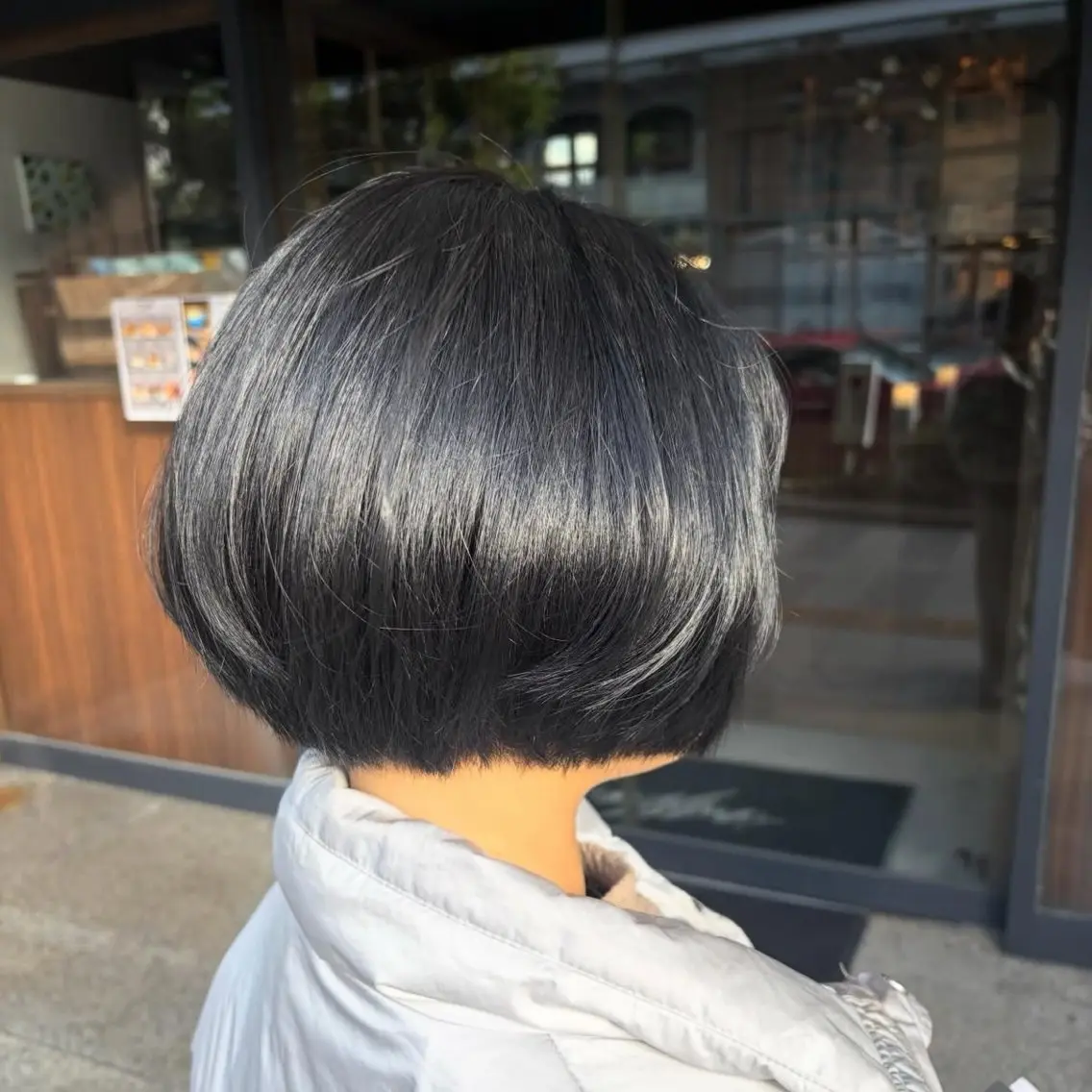 ショート カット ヘアカラー 今枝莉菜 上品なツヤカラーのヘアスタイル